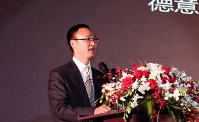 高德康-德意控股集团有限公司董事长介绍